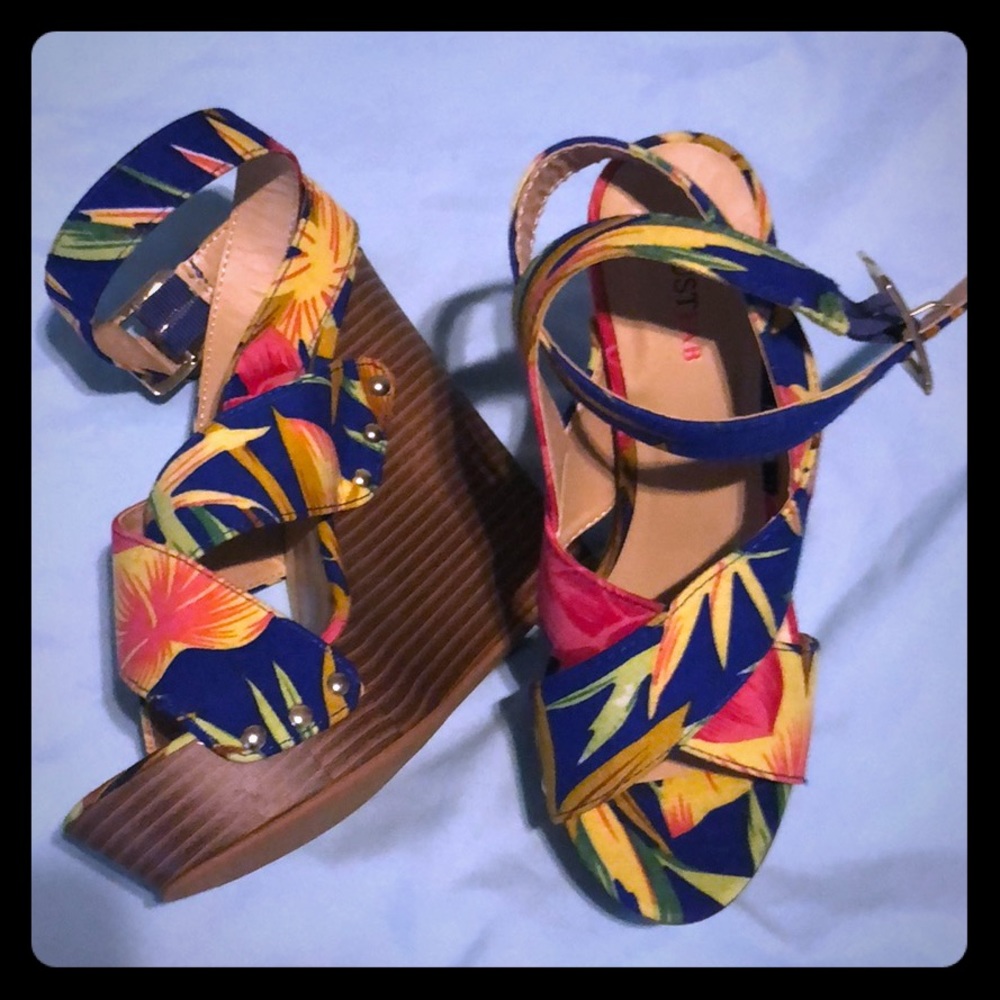 Tropical wedges
